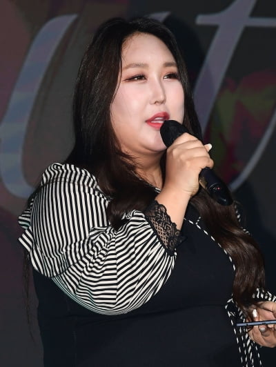 [TEN 포토] 풍자 '유주 쇼케이스 MC'