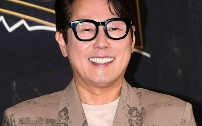 [TEN 포토] 윤종신 '명품 심사위원으로 컴백'