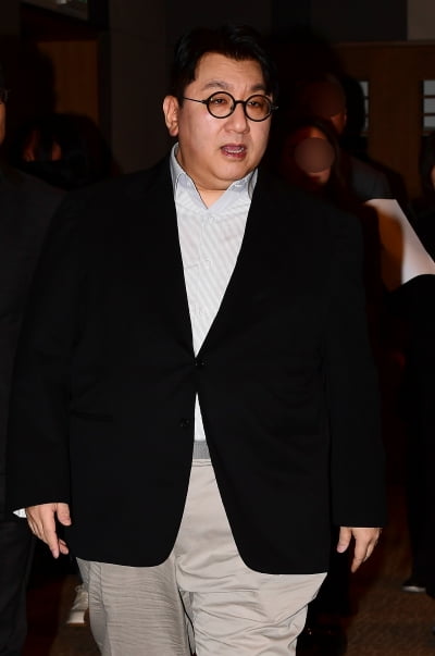 [TEN 포토] 관훈포럼 참석하는 방시혁