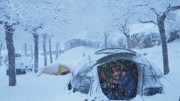 '텐트 밖은 유럽 - 스페인 편' 스틸. / 사진제공=tvN
