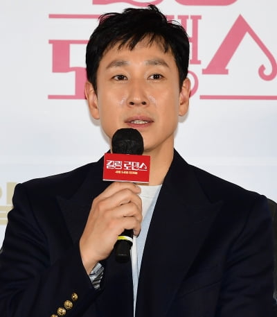 [TEN 포토] 이선균 '새로운 대본이라 끌렸다'