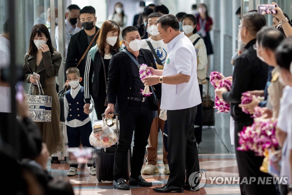 中, 자국민 단체여행 허용국가 40개 추가…한국 또 배제(종합)