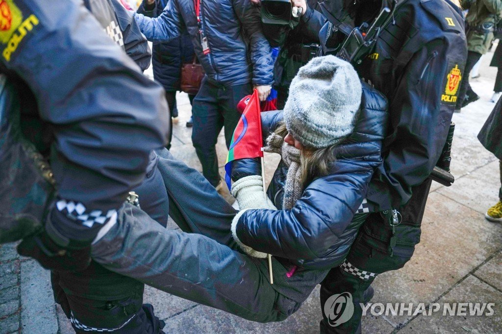 노르웨이 친환경 풍력단지의 아이러니…툰베리도 '철거' 시위