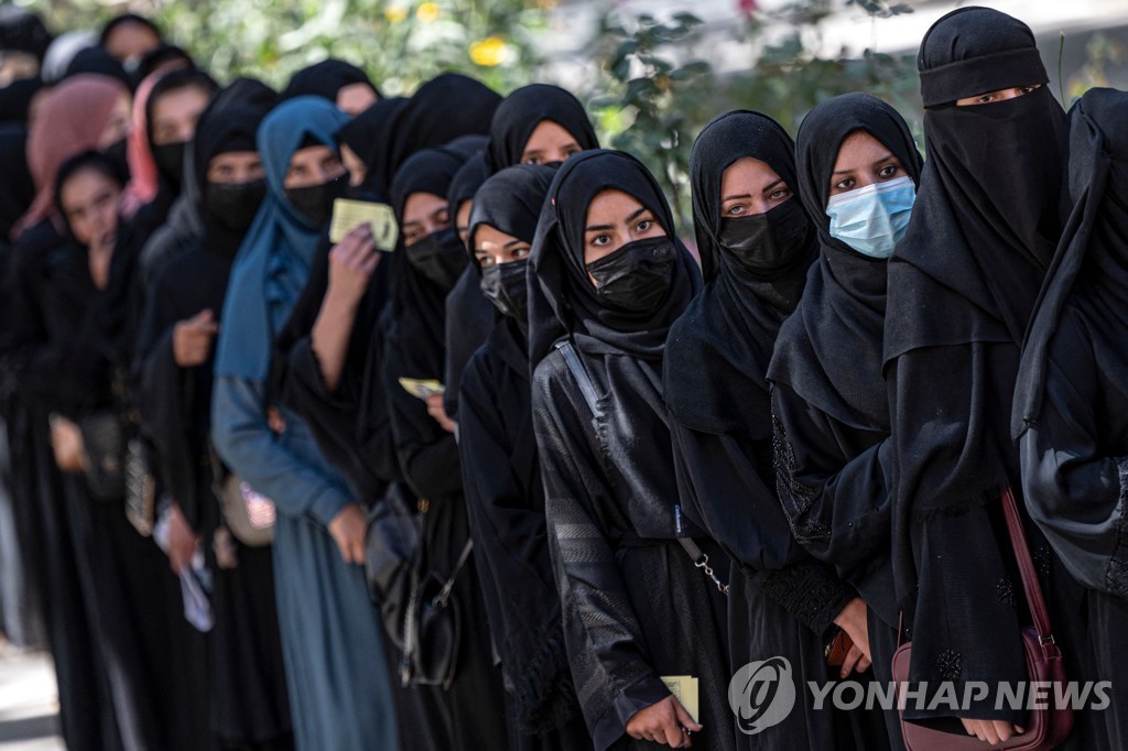 아프간 대학들, 여학생 빼고 개강…탈레반 여성 탄압 가속화