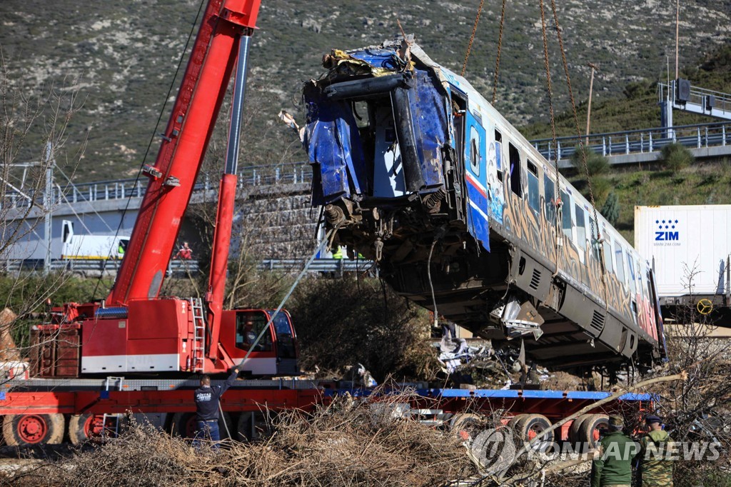57명 사망 그리스 열차사고 역장, 과실치사 혐의로 기소돼