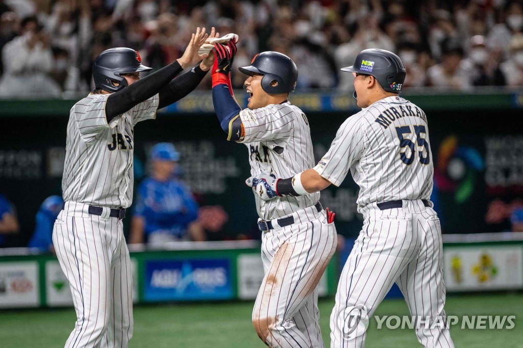 [WBC] 오타니 기습 번트로 대량득점…일본, 이탈리아 꺾고 4강 진출