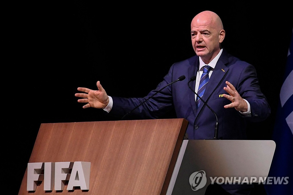 인판티노 FIFA 회장, 연임 성공…임기 2027년까지