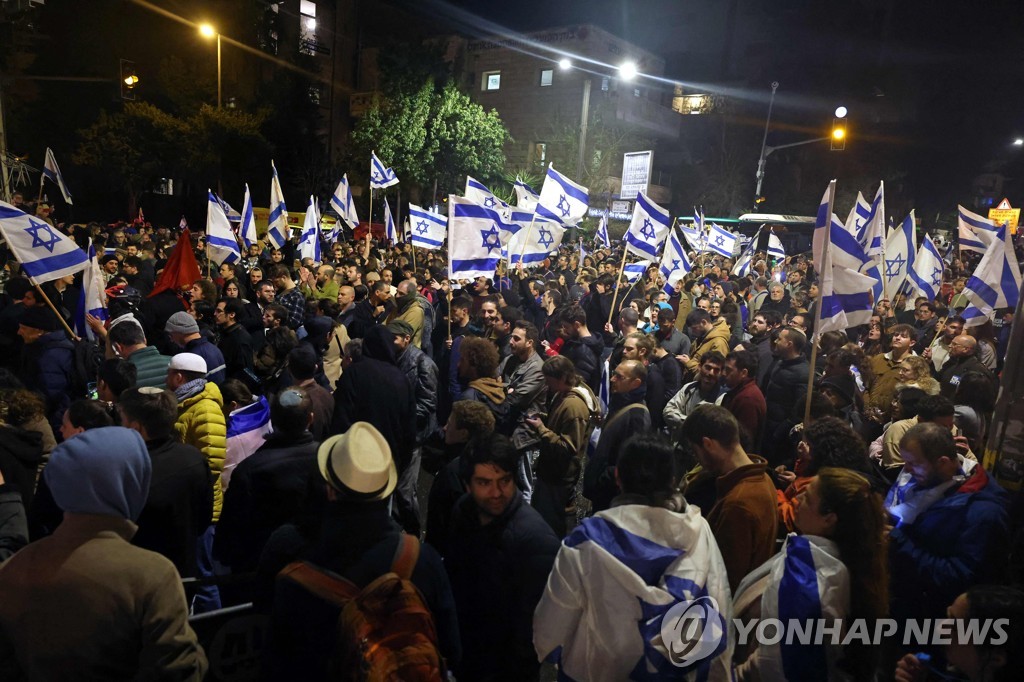 '사법개혁 강행' 네타냐후 사면초가…시위 격화·공직사회 반발(종합2보)