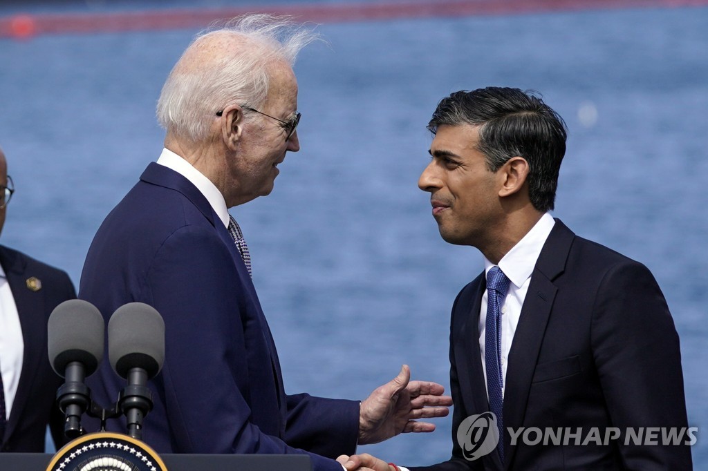 바이든 북아일랜드 가면서 '찰스3세 패싱'…"외교적 무시 우려"