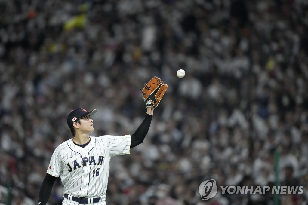 [WBC] 오타니 기습 번트로 대량득점…일본, 이탈리아 꺾고 4강 진출