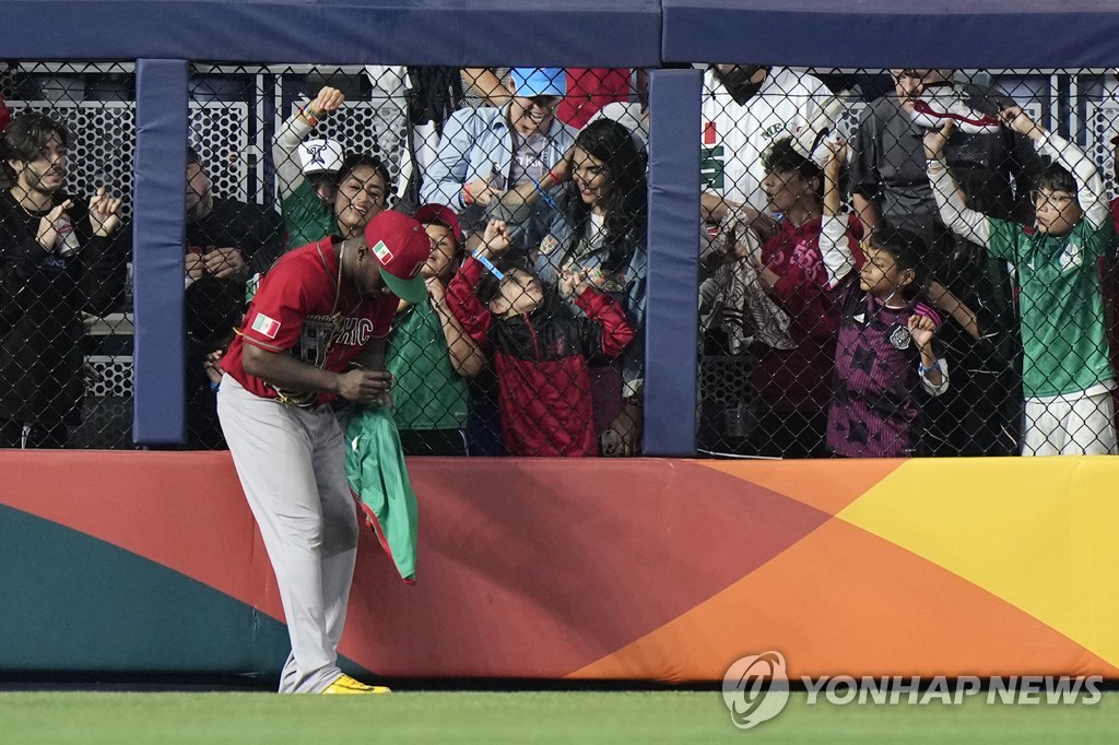 [WBC] 멕시코 감독 "일본이 결승 갔지만…야구가 승리한 날"