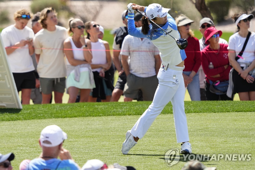 유해란, LPGA 투어 데뷔전 3R 공동 2위…톱10에 한국 선수 6명(종합)