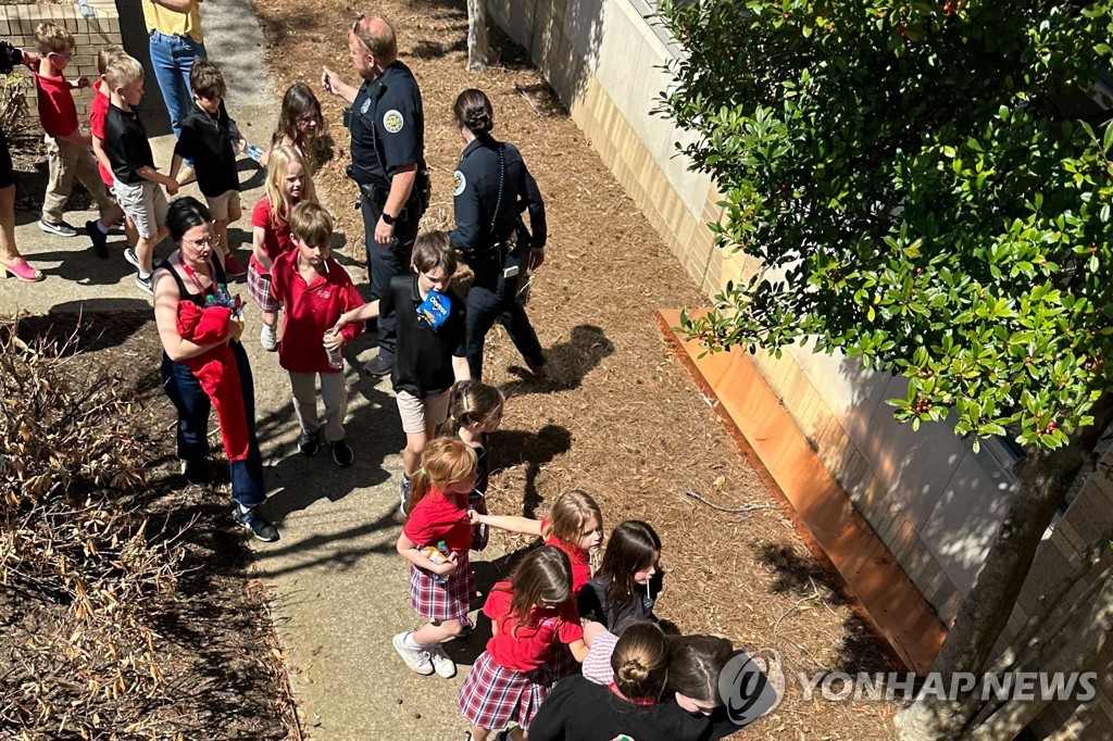 사전에 지도까지 그렸다…美초교 총기난사 졸업생, 치밀한 계획