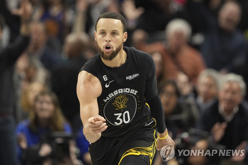 '커리 39점' NBA 골든스테이트, 뉴올리언스 꺾고 서부 6위 복귀