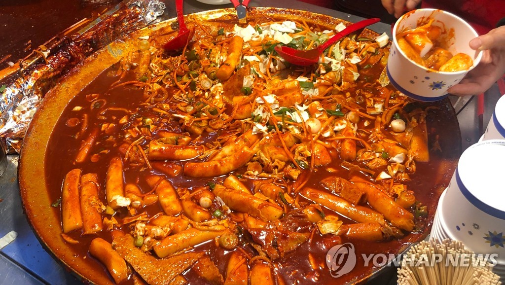 美 입맛 '점령'한 K푸드 떡볶이…"한국 길거리 음식 인기 급증"