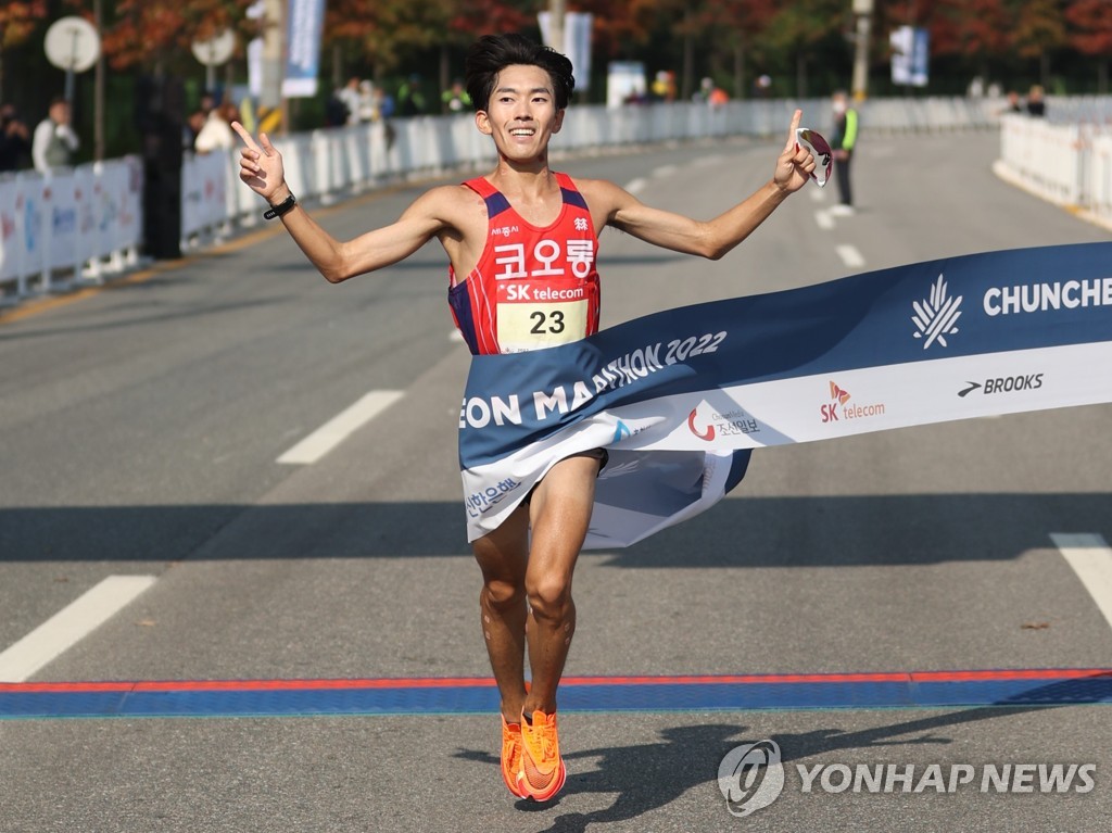 박민호·정다은, 개인 최고기록으로 서울마라톤 국내 남녀부 1위