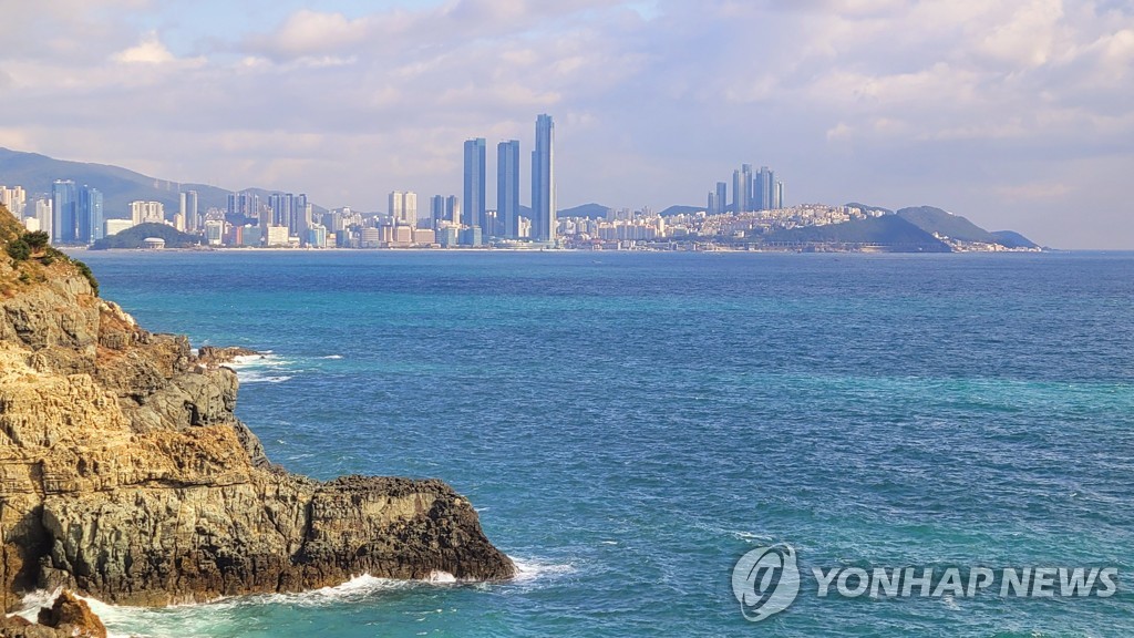 부산·울산·경남 흐리다 오후부터 맑아져…낮 최고 16∼20도