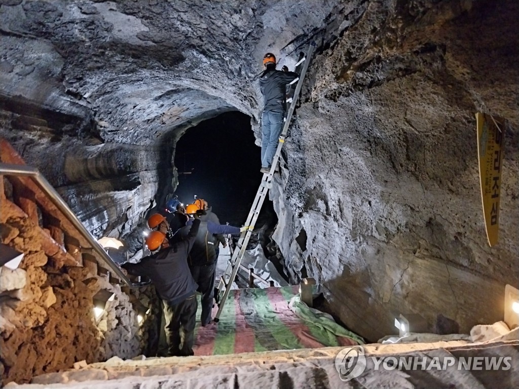 재개방 하려다 다시 닫은 제주 만장굴…49일째 폐쇄