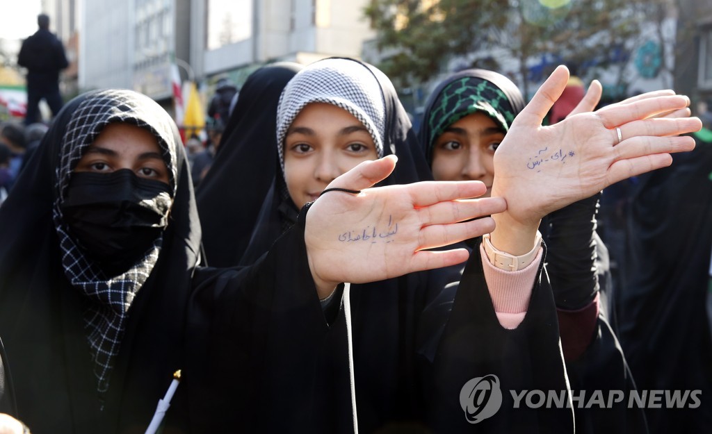 이란 여학교 '가스 테러' 공포 확산…"30개 학교·400명 피해"