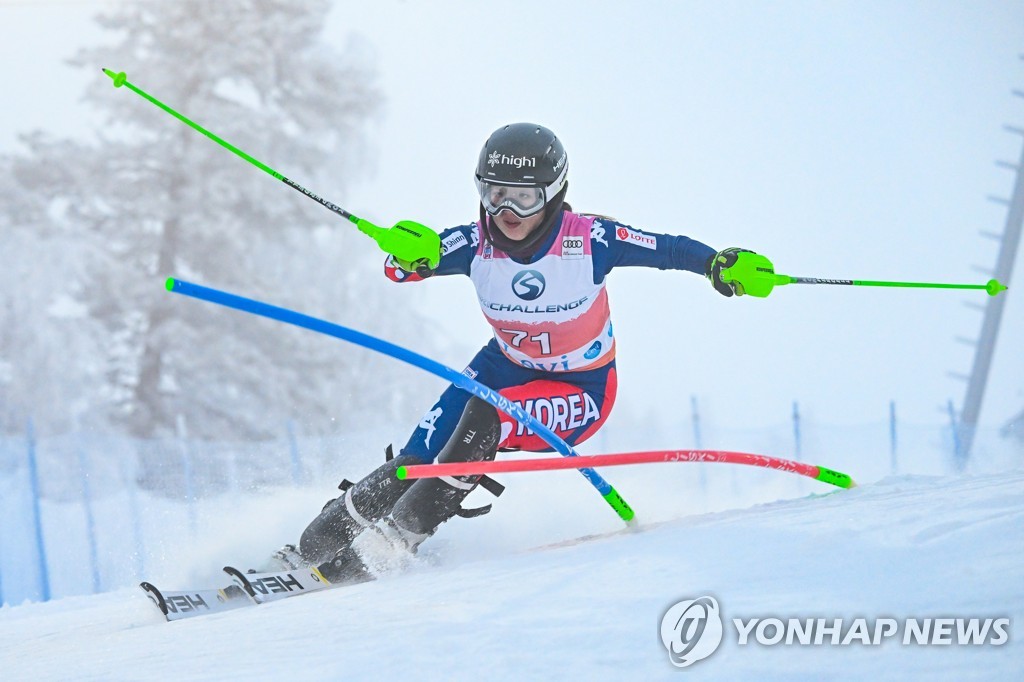 알파인스키 김소희, 극동컵 시즌 종합 우승…정동현은 회전 1위