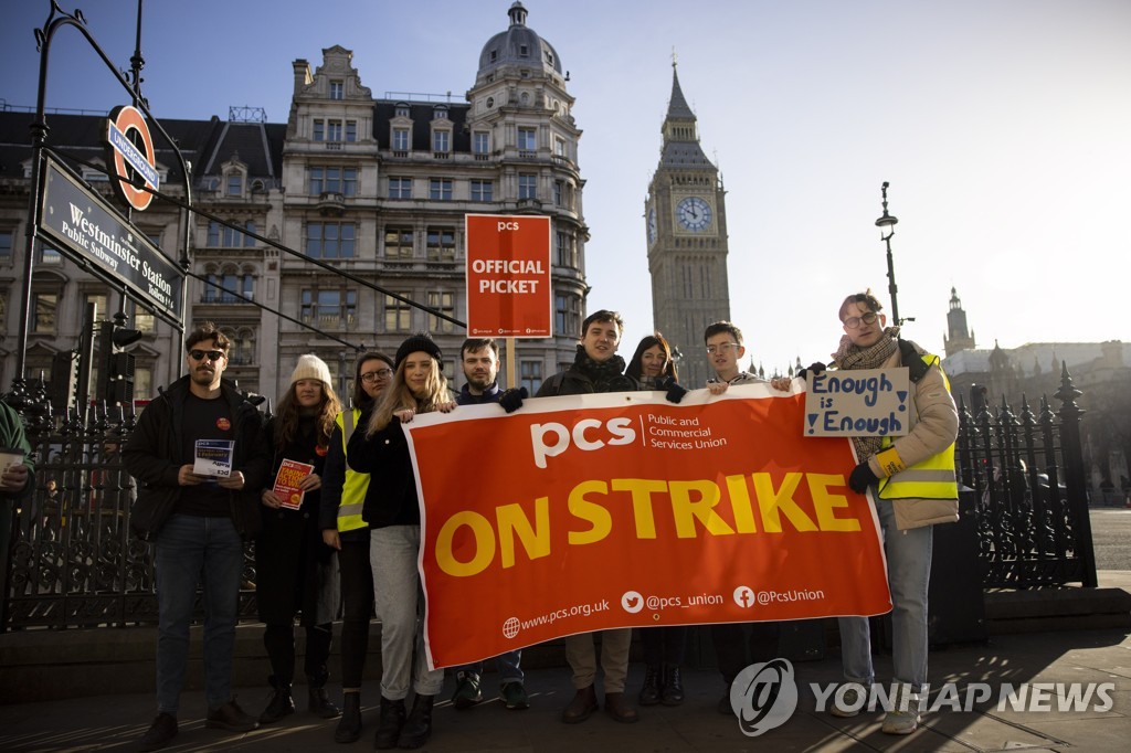 영국 3월 예산안 발표일 동시다발 파업 예고…공무원·의사도