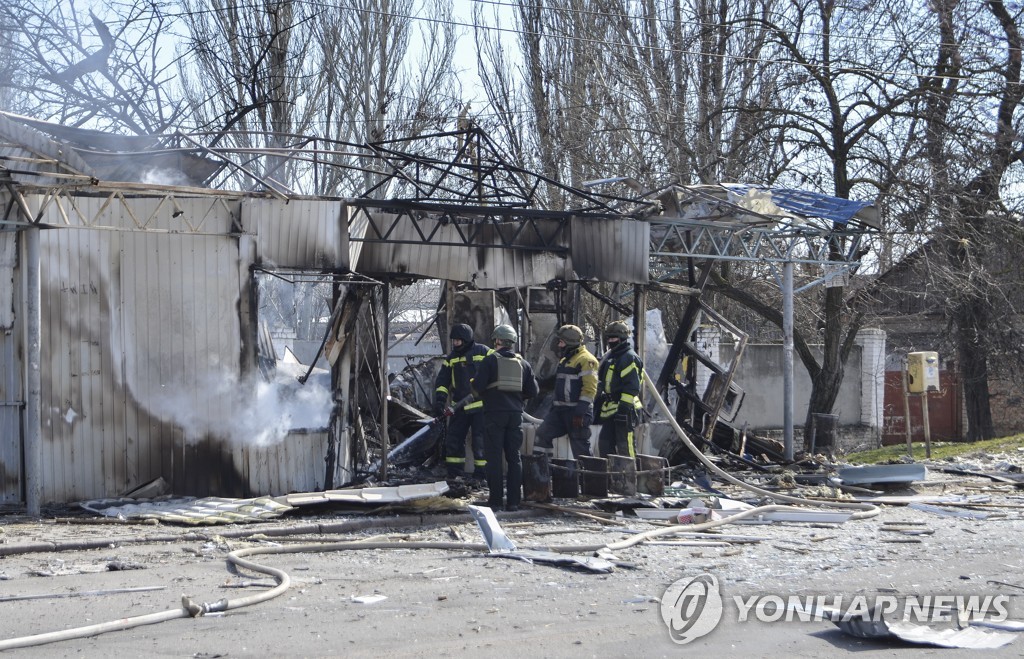 러, 우크라 동·남부 공습…헤르손 포격에 5명 사상