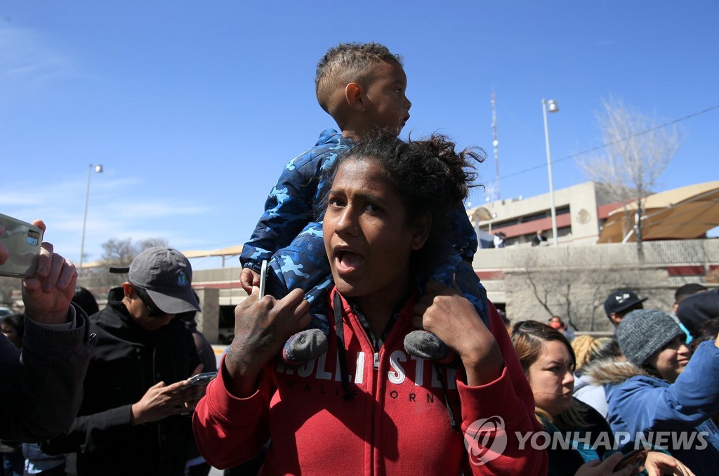 "직원, 문 잠근채 현장 떠나"…멕시코이민청 화재, 사망40명으로(종합)