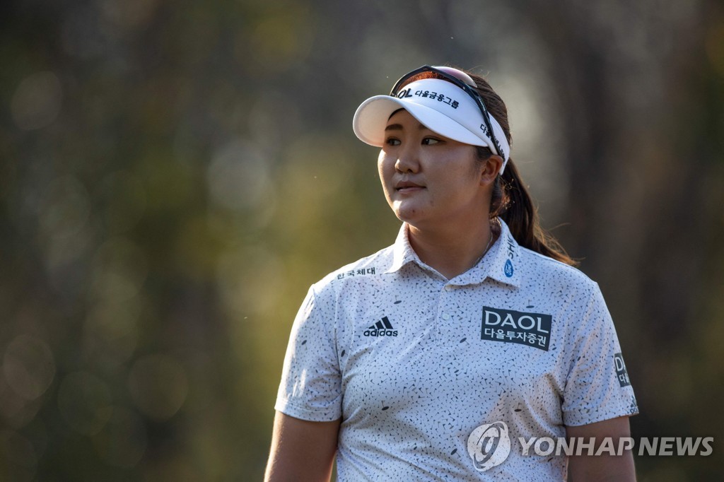 유해란, LPGA 투어 데뷔전 3R 공동 2위…톱10에 한국 선수 6명(종합)