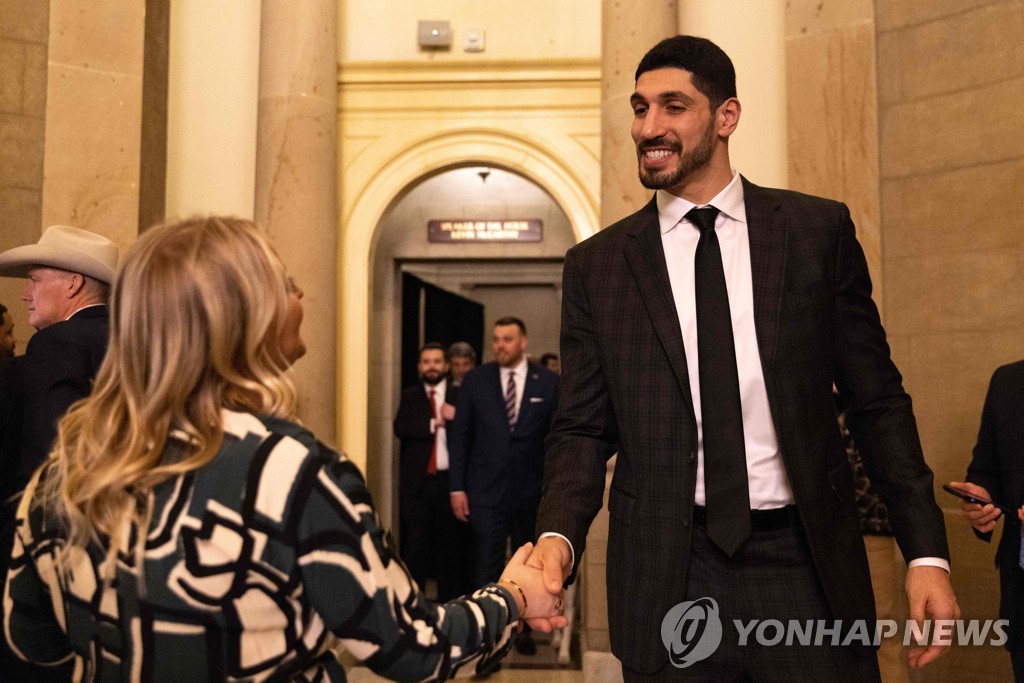 틱톡, 중국비판론자 계정 막았다가 美 의회 청문회 당일 복원