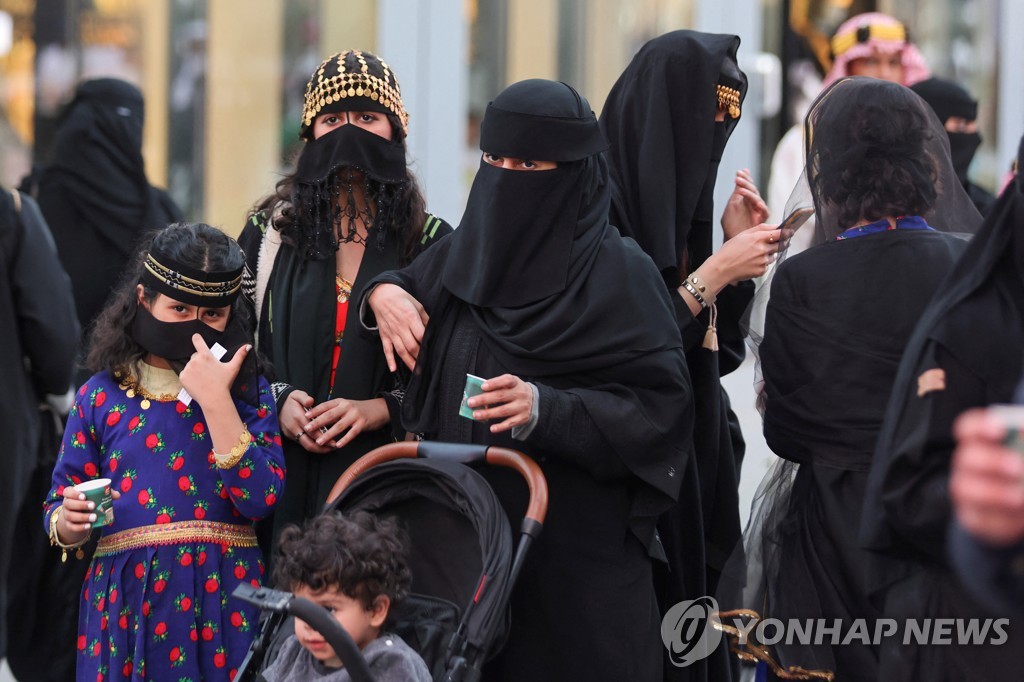 "한국, '여성의 경제적 기회' 세계 65위…최대문제는 임금"