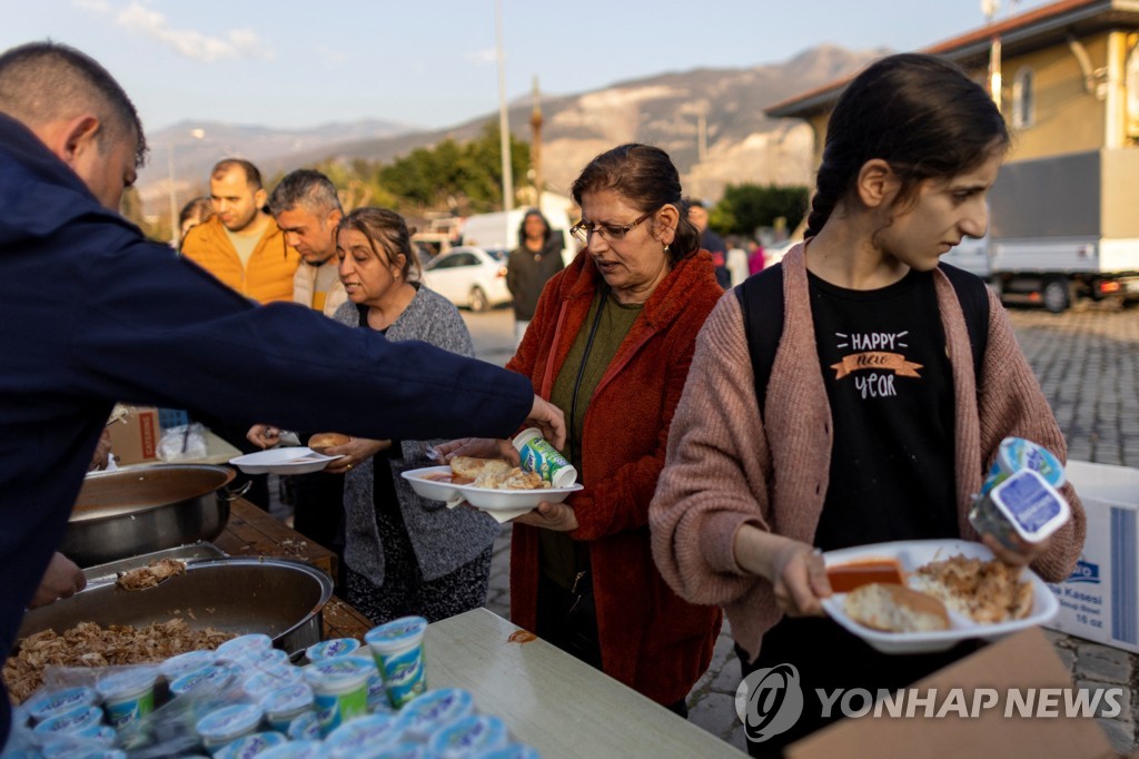 [튀르키예 강진 한달] ② 폐허에 남겨진 이재민 200만명…"살아있어도 생지옥"