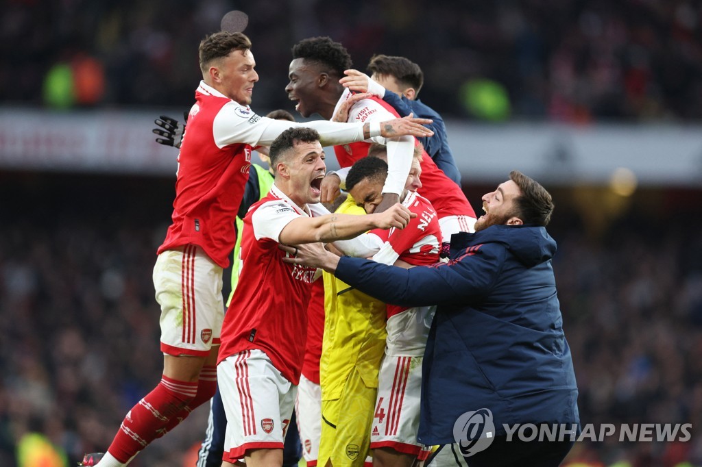 0-2 뒤지다 3-2 대역전극…'챔피언의 자격' 증명한 아스널