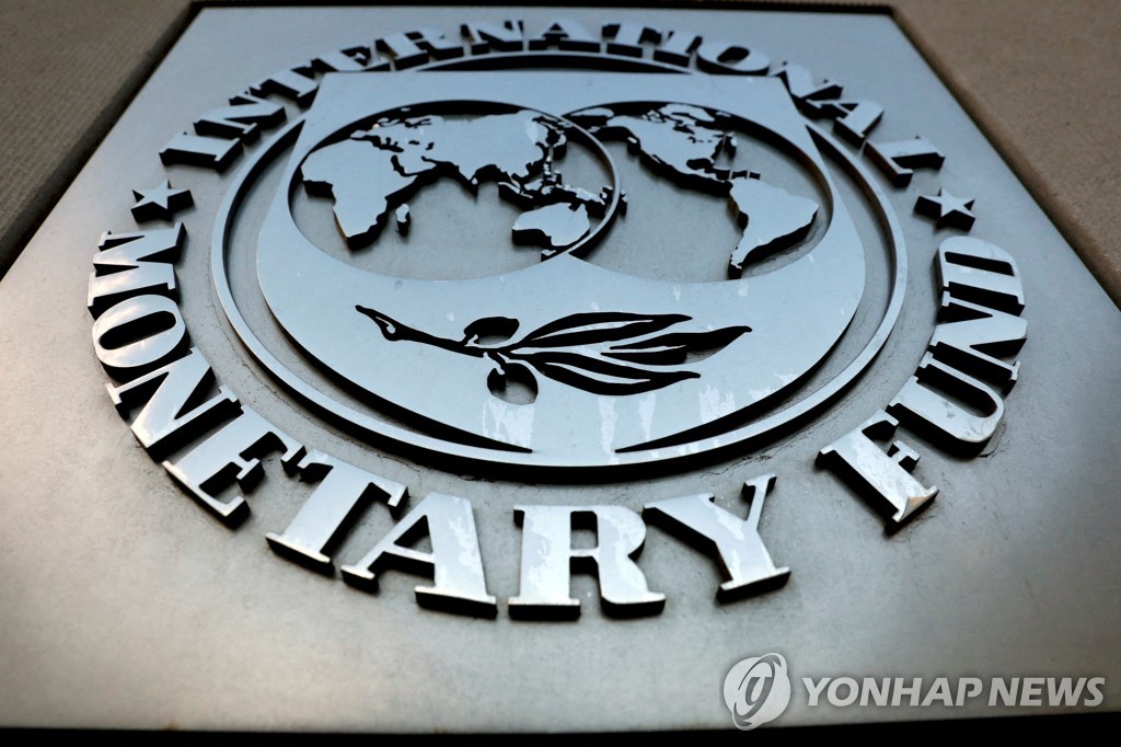 IMF, 우크라 20조원 빌려주려 대출규정 바꿨다