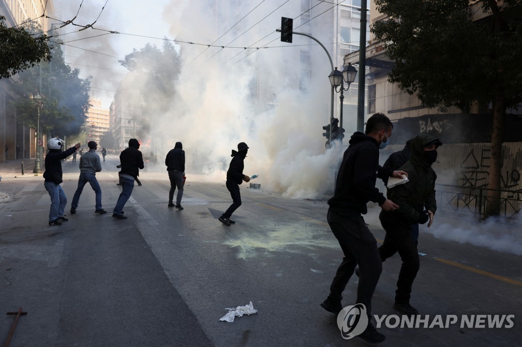 "총리 물러나라" 그리스 열차사고 분노가 '반정부 시위' 들불로