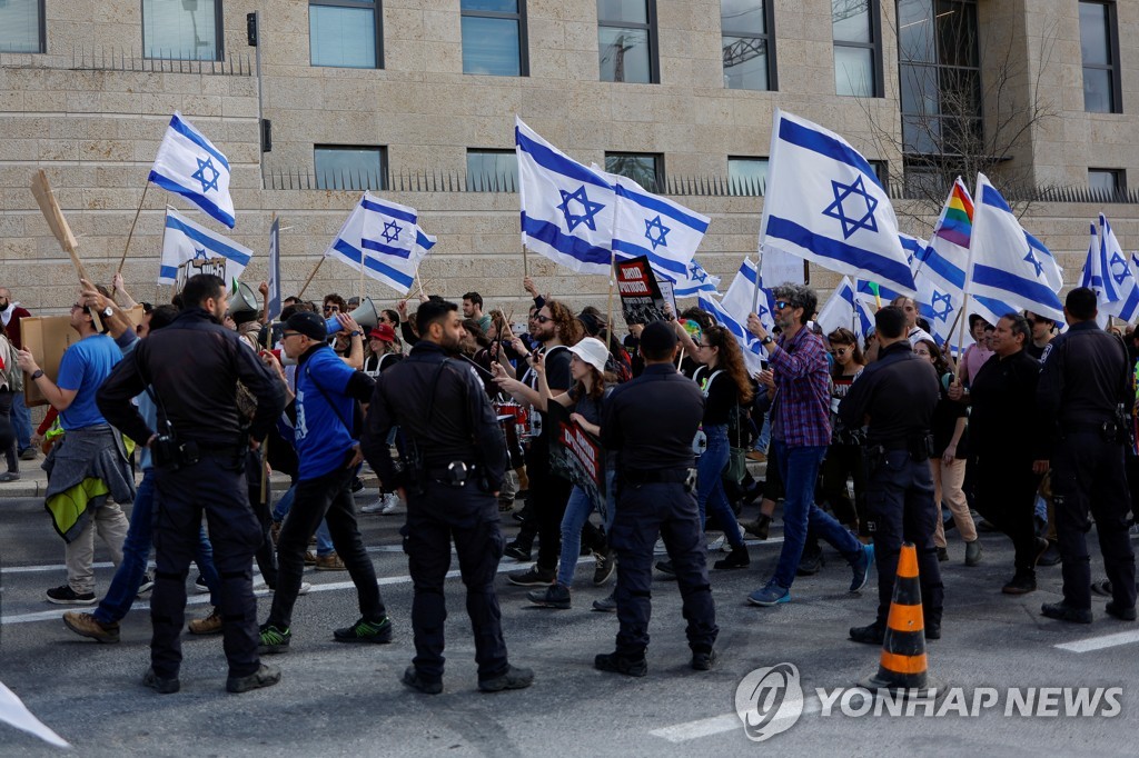 '사법 무력화' 저항 이스라엘 시위대, 공항 포위…예비군도 동참(종합2보)