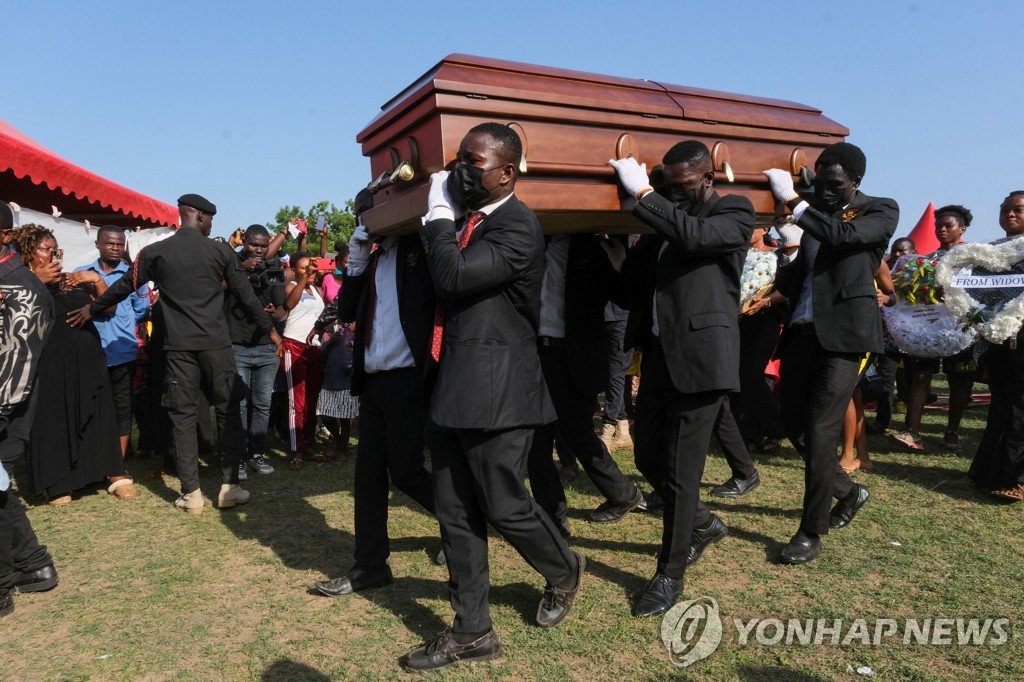 튀르키예 지진으로 숨진 가나 공격수 아츠, 눈물의 장례식