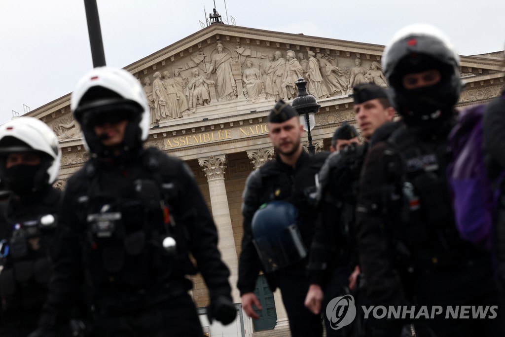 정년연장, 조기퇴직, 시니어지수…佛연금개혁안에 담긴 내용은