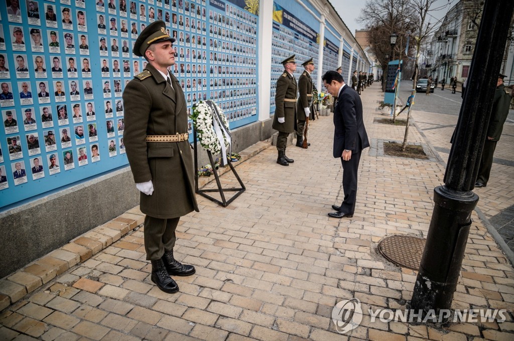 중러 정상회담 당일 우크라 찾은 日기시다…"평화회복까지 지원"