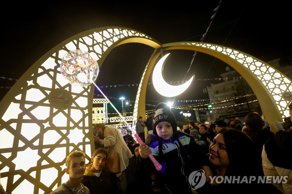 이-팔 갈등·경제위기 속에 맞는 중동의 불안한 라마단