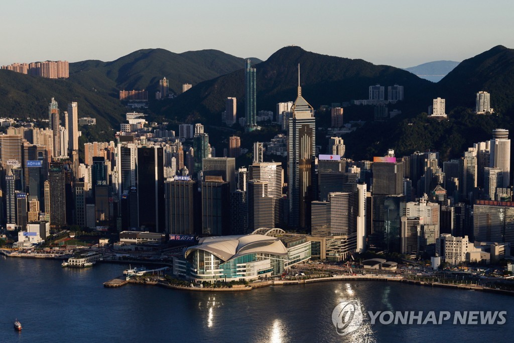 홍콩, 국경 열리자 中부자들 겨냥 '패밀리 오피스' 유치 총력