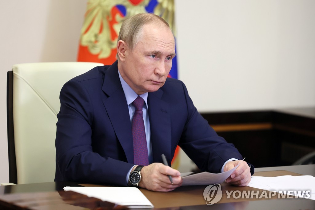 푸틴, 핵군축조약 참여중단법 서명…"대통령 결정시 참여재개"