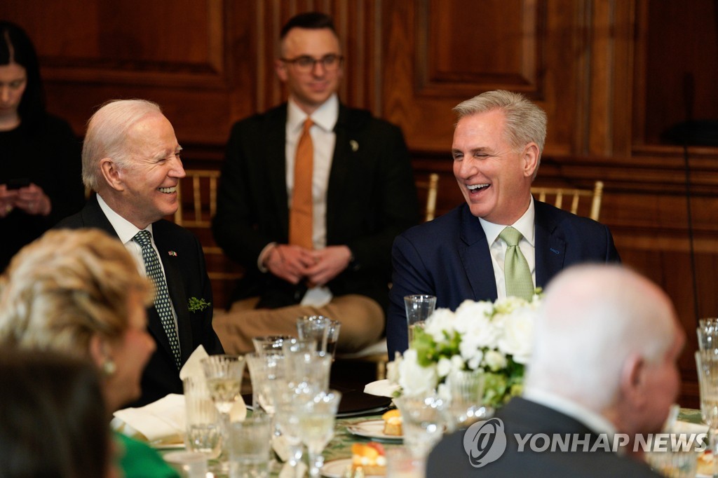 현안 놓고 대립하는 바이든·매카시 "아일랜드계끼리 잘해보자"