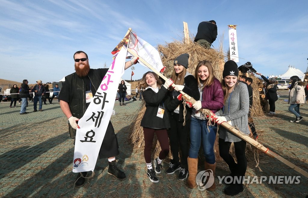 [다시! 제주문화] (54)"멀쩡한 오름에 불은 왜 놓을까?"…제주들불축제 유래는