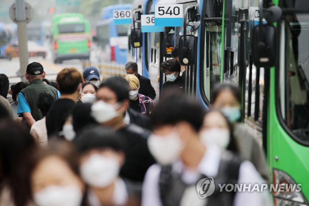 대중교통 마스크 착용 의무 20일 해제…의무화 2년5개월만