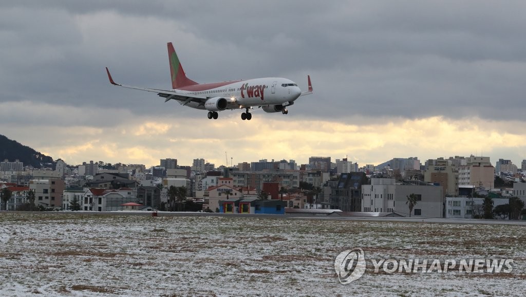 [제주공항 사람들] ⑬"종다리야, 떼까마귀야~ 공항에 놀러 오면 위험해!"