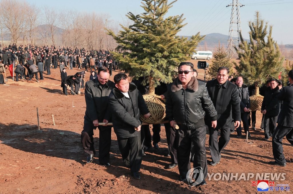 [한반도의 오늘] 北, 24년만에 바뀐 식목일…"수령님 산림조성 가르친 날"