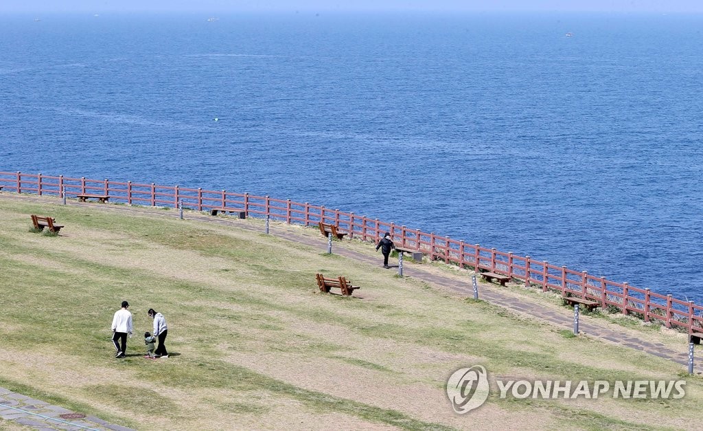 제주, 대체로 맑은 날씨…"환절기 건강관리 유의"