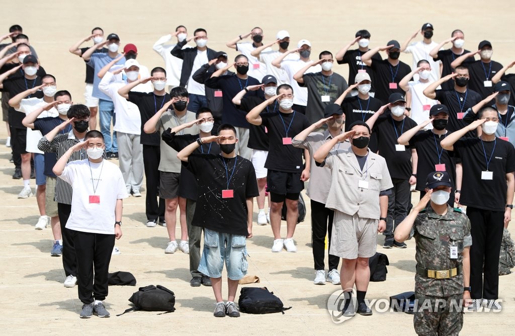 "성별간 불신·증오…한국 저출산 근본 원인은 '젠더전쟁'"