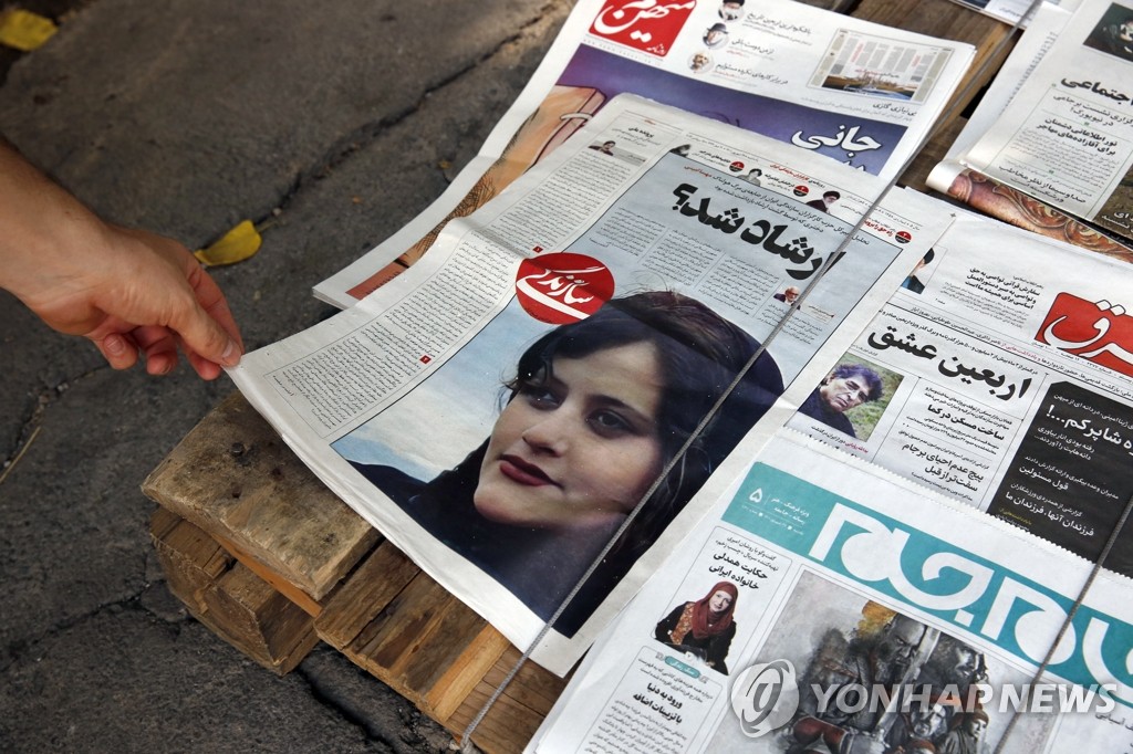 이란 히잡 시위 반년…끝나지 않은 '여성·생명·자유'