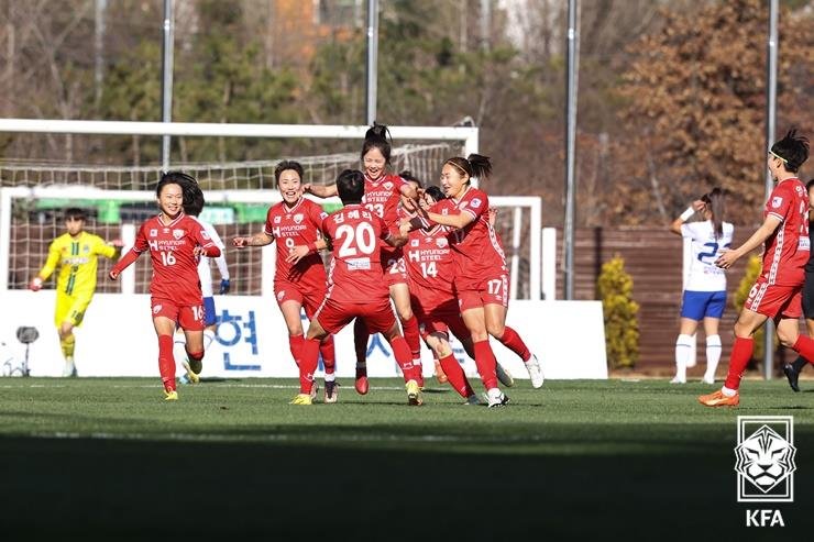 WK리그 개막…현대제철, 상무 완파하고 통합 11연패 시동